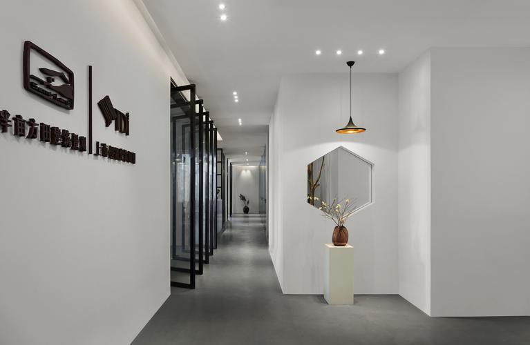 高档办公室装修：如何通过设计展现卓越效果