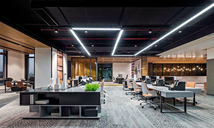 办公室设计：如何装饰白墙更美观