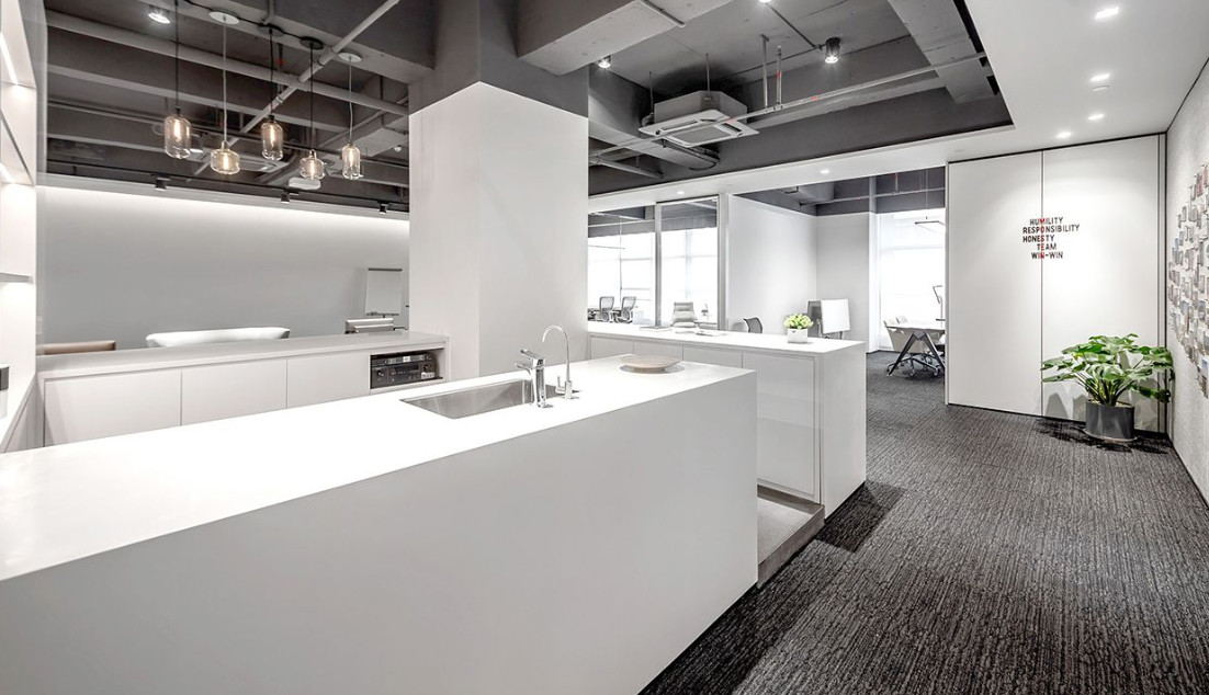 人性化与工作效率并重的办公室装修设计