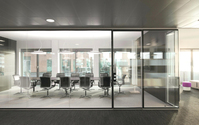 上海办公室装修用透明玻璃的利弊分析