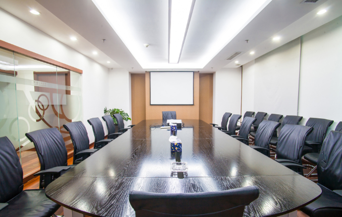 黑色桌子在上海办公室装修中的会议室应用