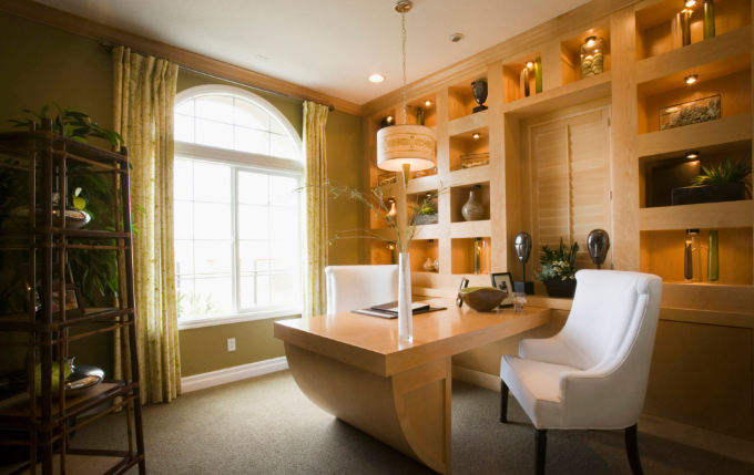 办公室设计装修选择褐色办公桌是否好看