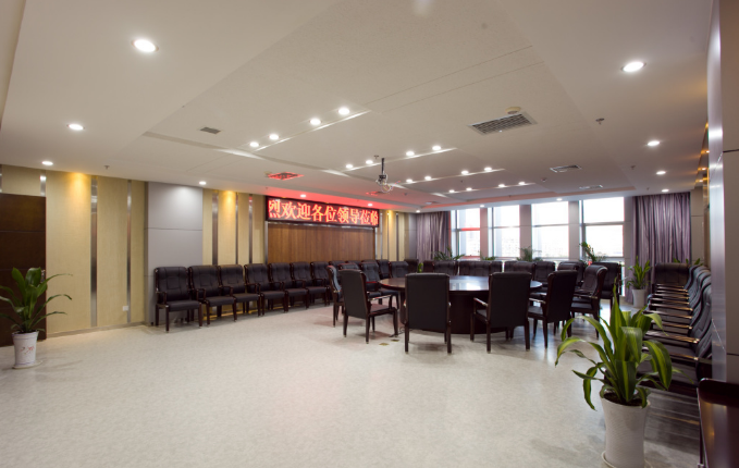 酒红色在上海办公室装修设计中的应用与效果