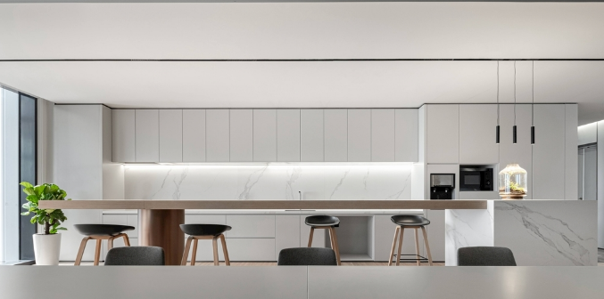 办公室装修设计中楼梯的重要性及其优势