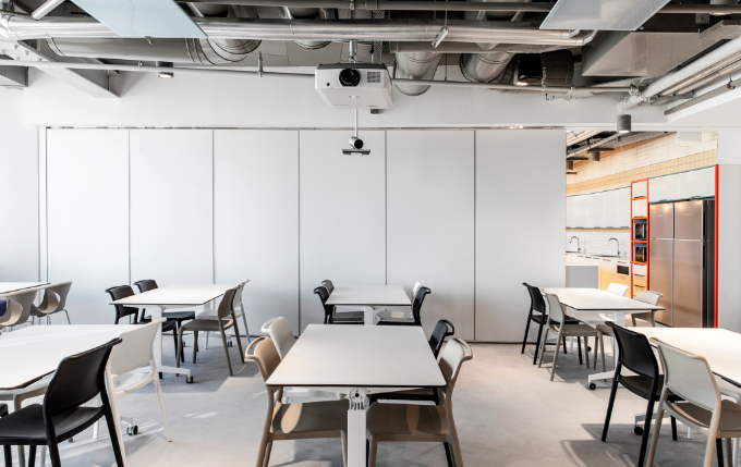 上海办公室装修设计如何高效规划工位摆放位置