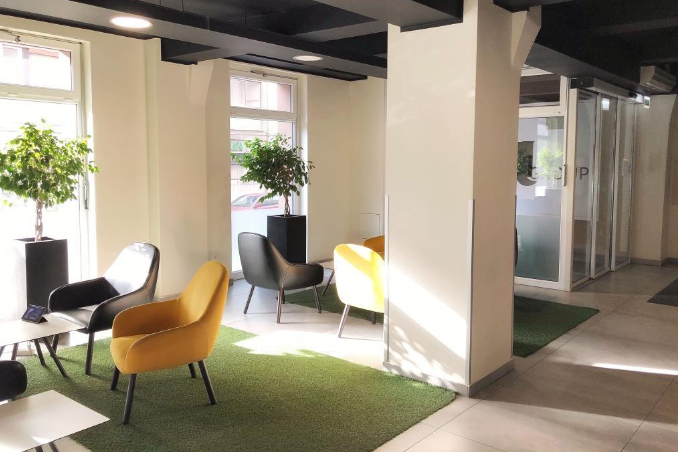 上海办公室装修：统一颜色的家具选择