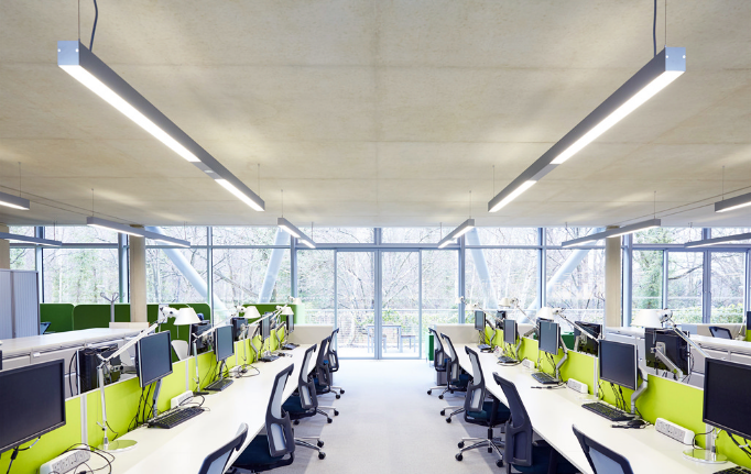 绿色工位在上海办公室装修设计中的美学与实用性探讨