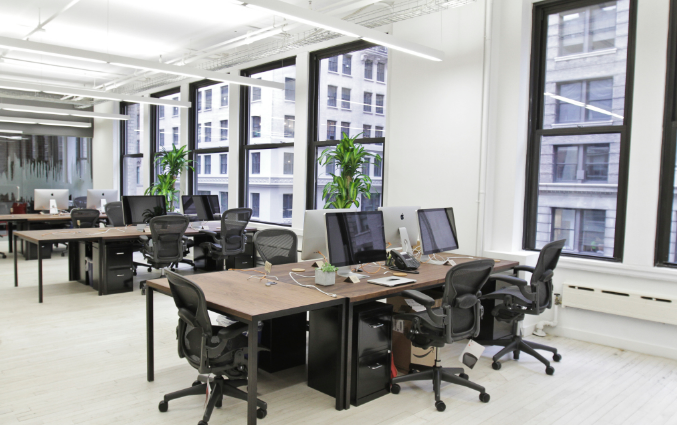 上海办公室装修设计：员工桌的不可或缺性