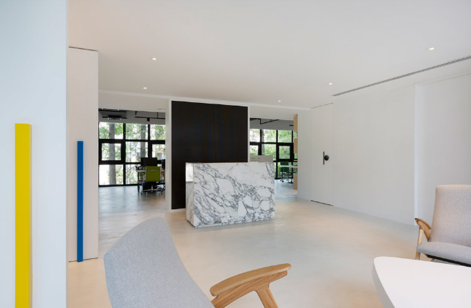 在办公室装修设计中，如何选购合适的地坪漆