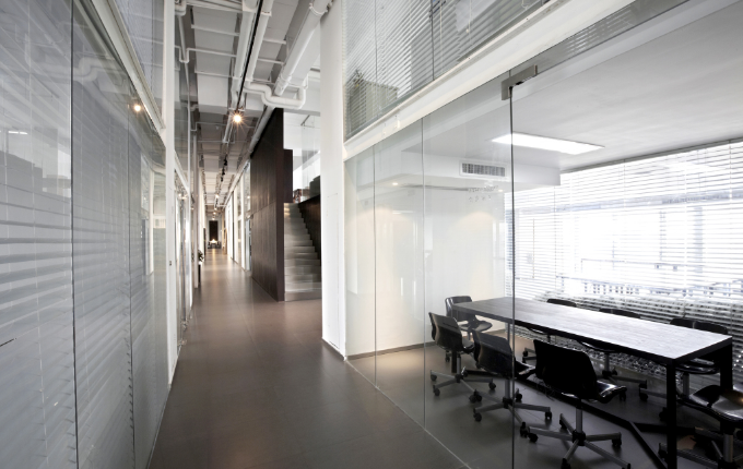 办公室装修设计：如何选择既实用又美观的更衣柜？