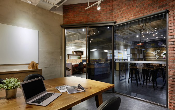 办公室装修设计选择什么颜色的旋转椅好