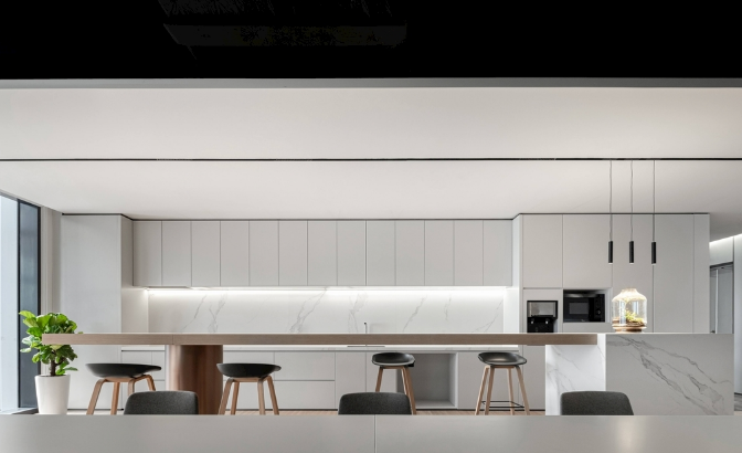 办公室新装修设计：如何选购平滑型纹理壁纸，打造高端商务空间