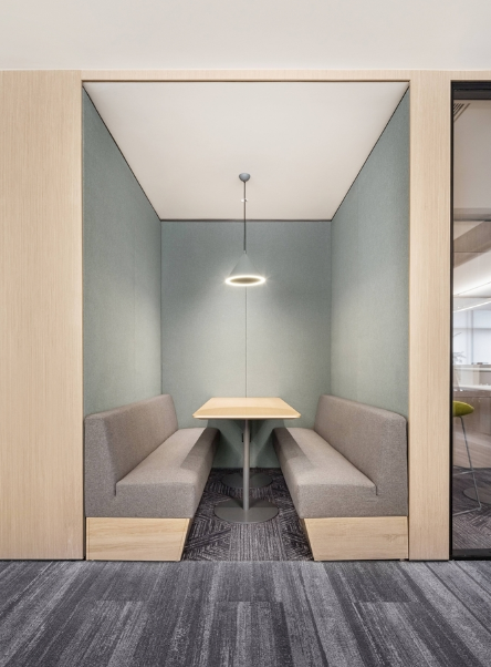 办公室装修设计选择浮雕型纹理的壁纸如何