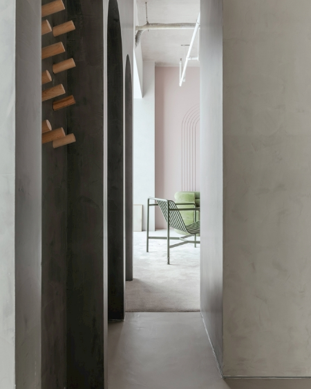 为何选择优质照明灯饰成上海办公室装修设计关键?