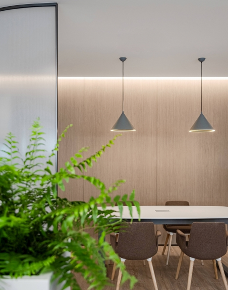 上海办公室装修设计顶部如何实现美化