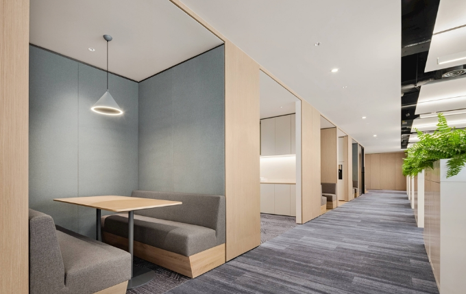 办公室装修设计：浅黄色地坪漆，打造温馨高效工作空间