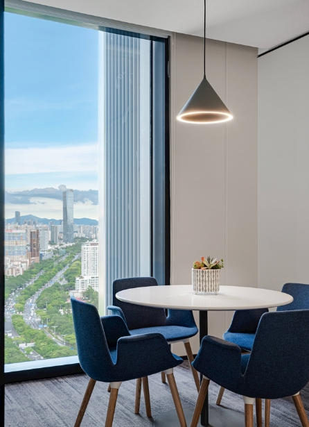 打破常规，橙色地坪漆引领办公室装修设计新风尚